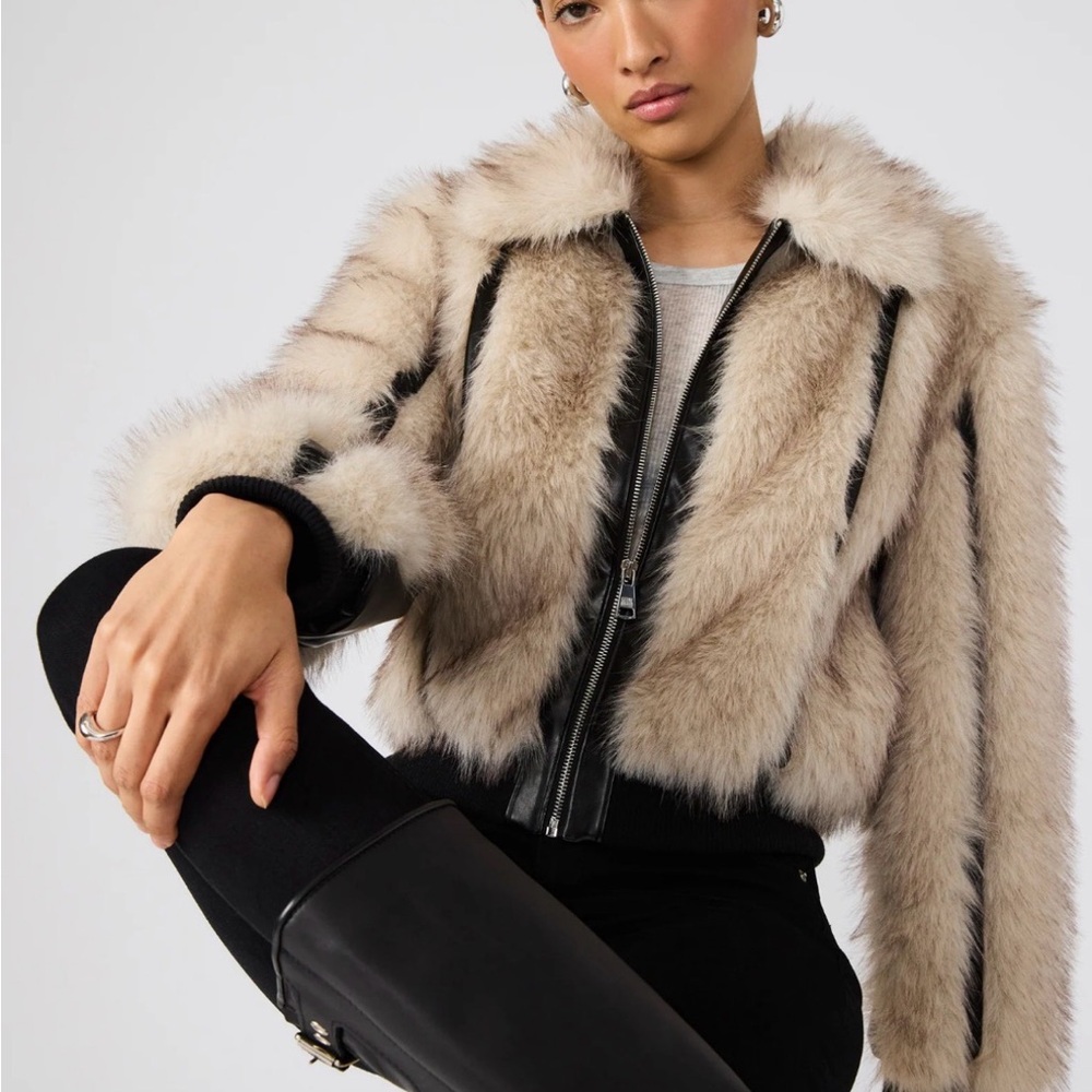 Steve Madden-Elegant Faux Fur Teddy Jacket in Cream and Black